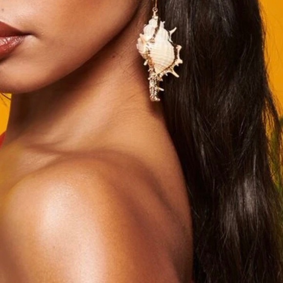 “Spiny Murex” Echinate Spiky Conch Shell Mermaid Beach Ocean Gold Dipped Earring - Picture 13 of 16